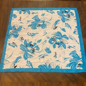scarf vintage blue white floral nwot 100% polyester